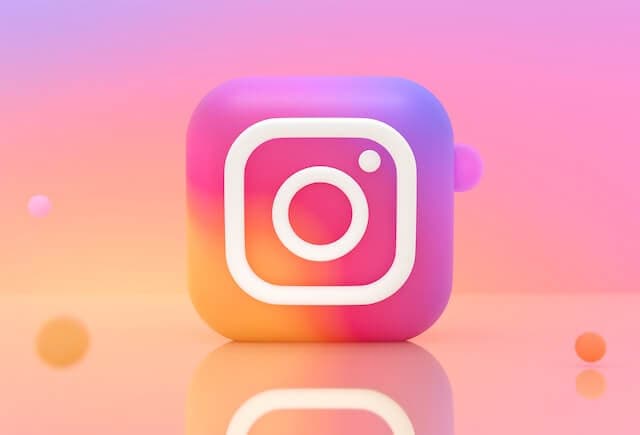 How to Get Celebrities to Notice You on Instagram
